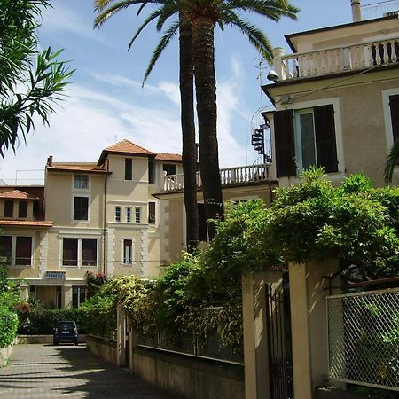Hotel Fiorenza & Banksia Meuble Аласио Екстериор снимка