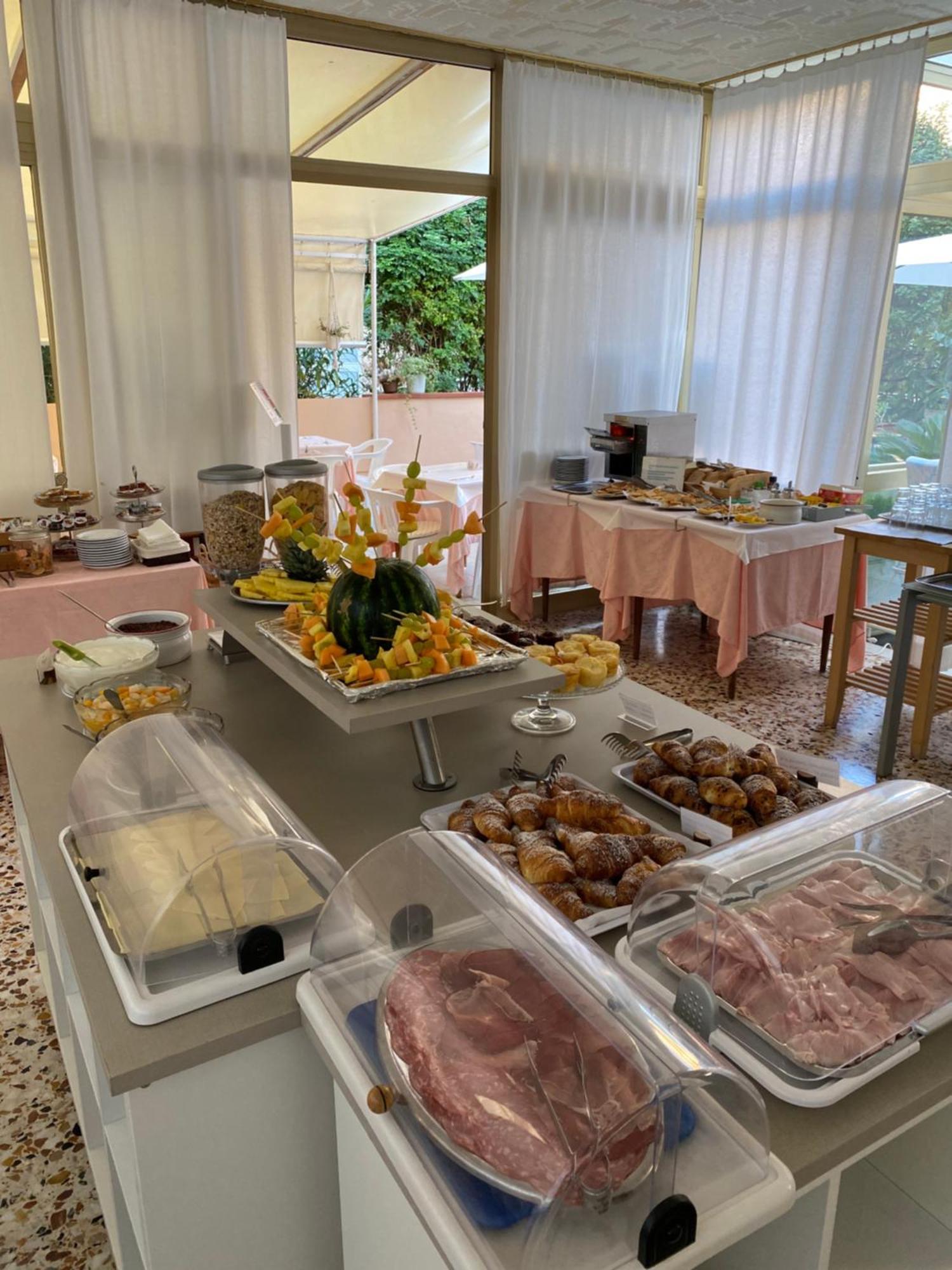 Hotel Fiorenza & Banksia Meuble Аласио Екстериор снимка