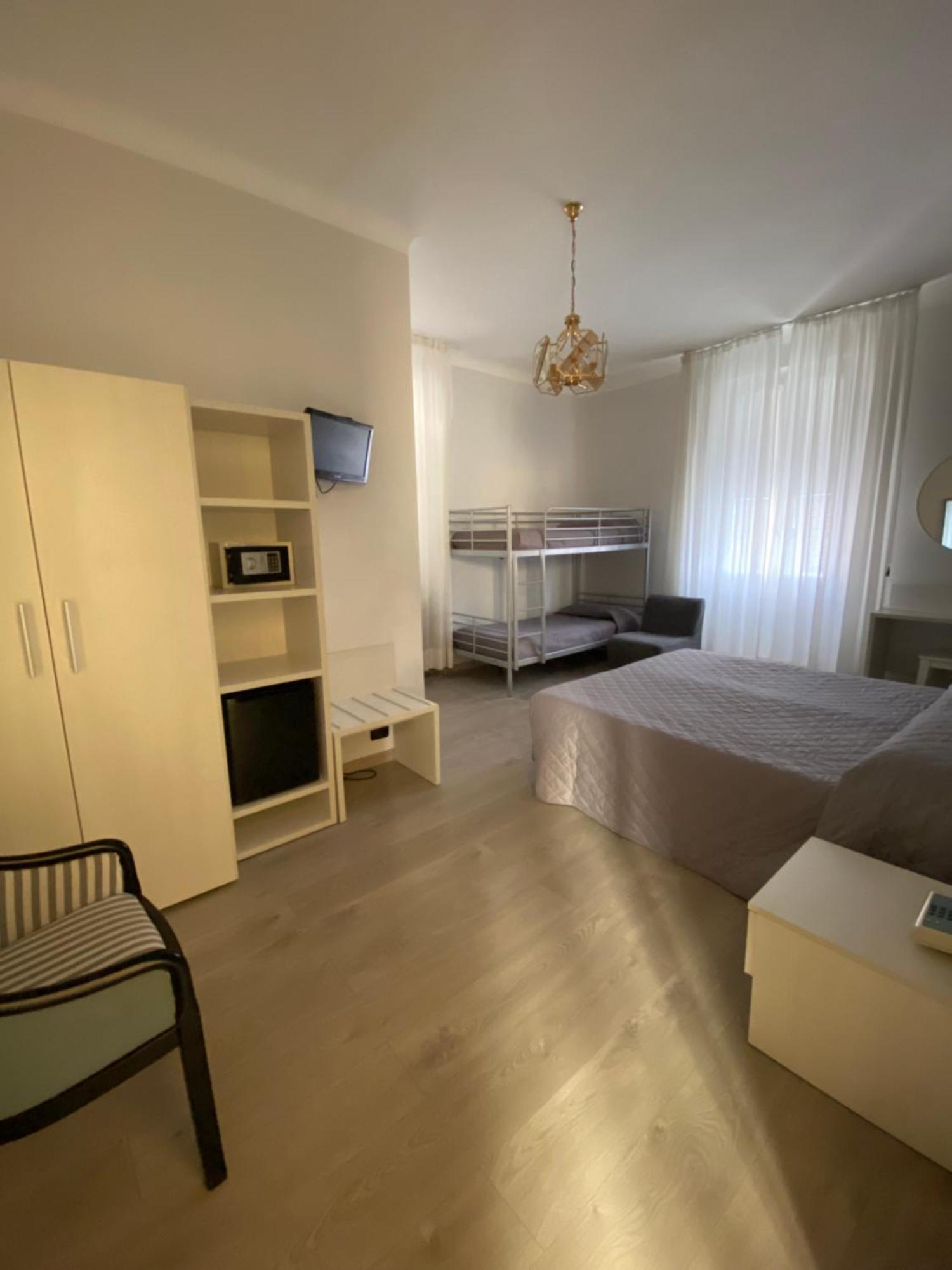 Hotel Fiorenza & Banksia Meuble Аласио Екстериор снимка