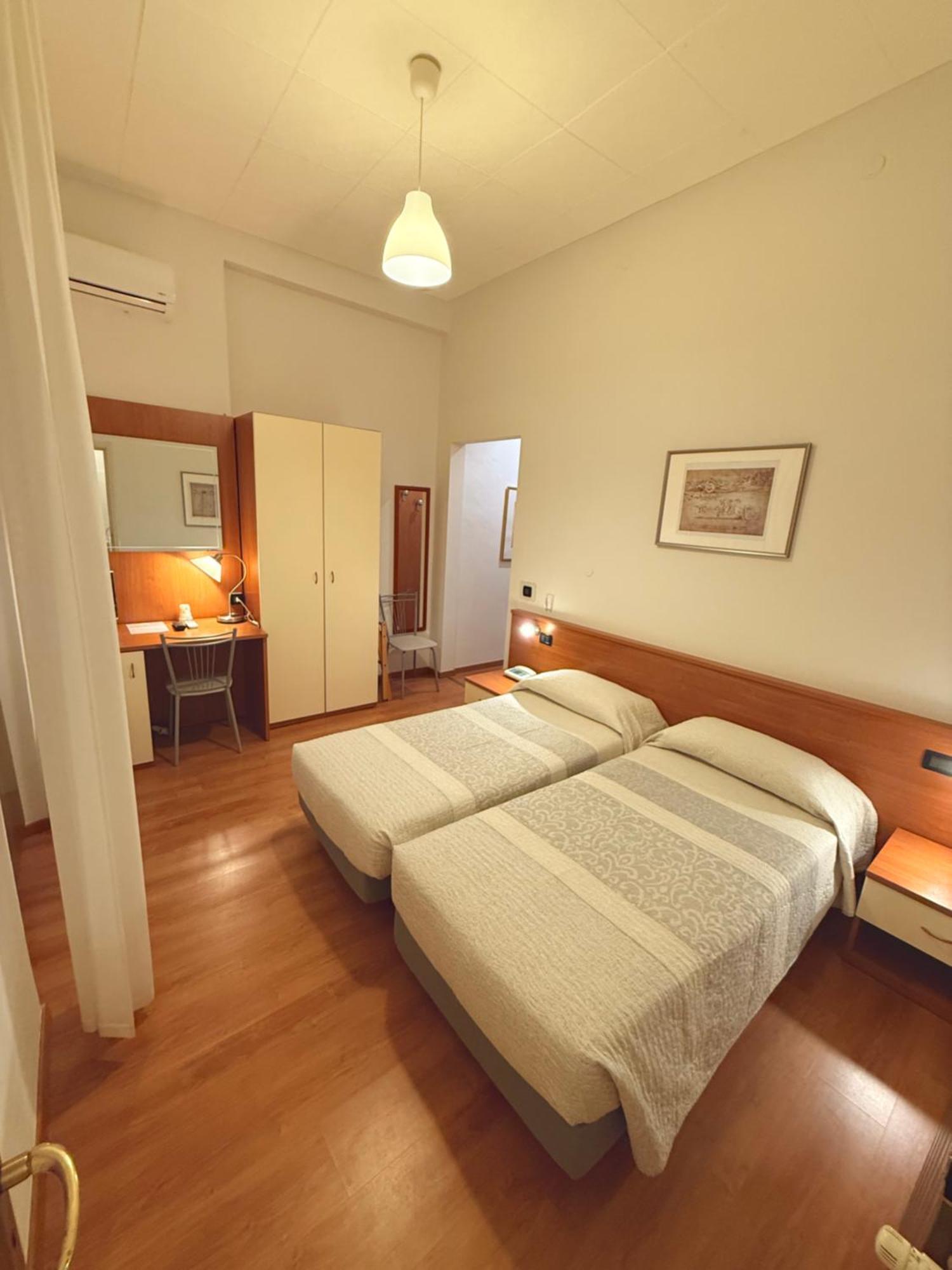 Hotel Fiorenza & Banksia Meuble Аласио Екстериор снимка