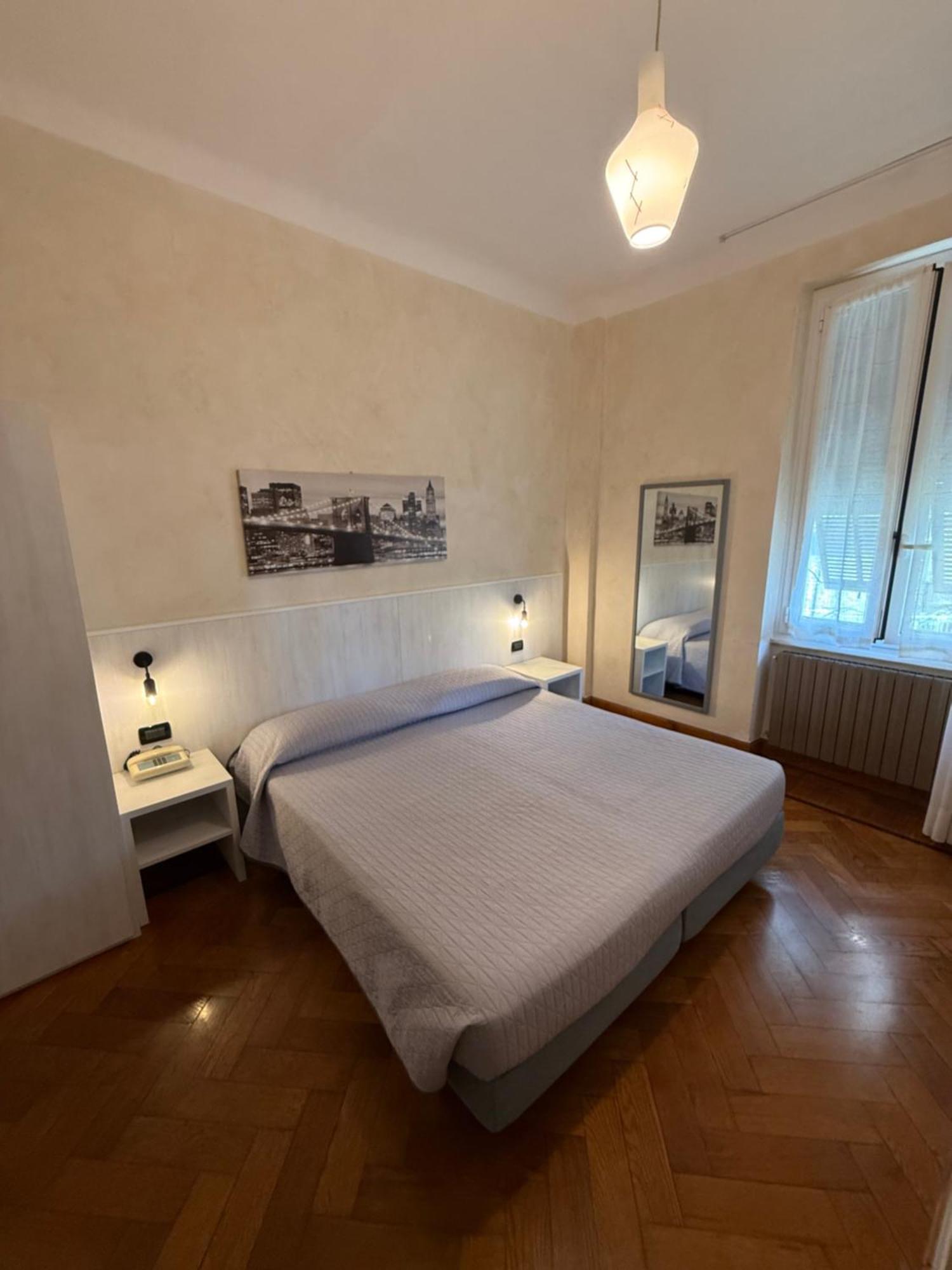 Hotel Fiorenza & Banksia Meuble Аласио Екстериор снимка