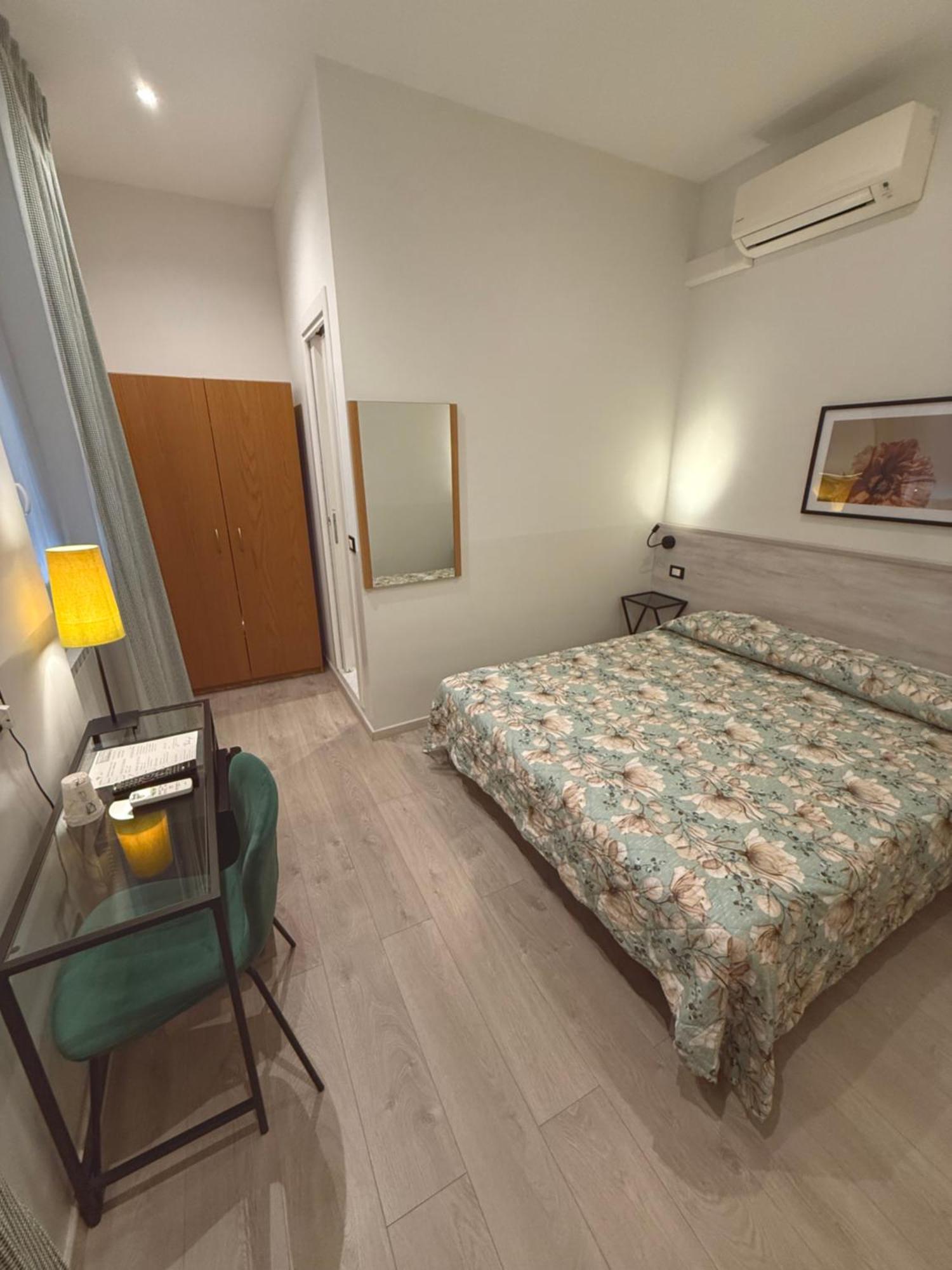 Hotel Fiorenza & Banksia Meuble Аласио Екстериор снимка