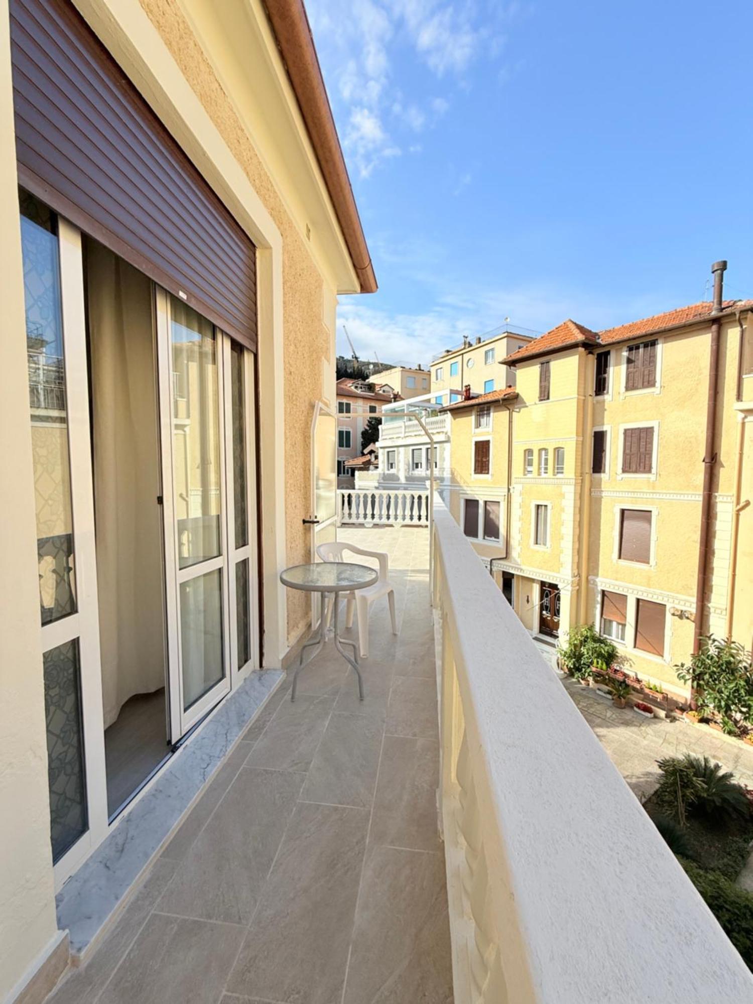 Hotel Fiorenza & Banksia Meuble Аласио Екстериор снимка