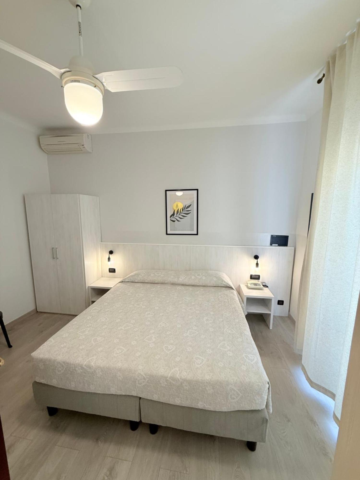 Hotel Fiorenza & Banksia Meuble Аласио Екстериор снимка