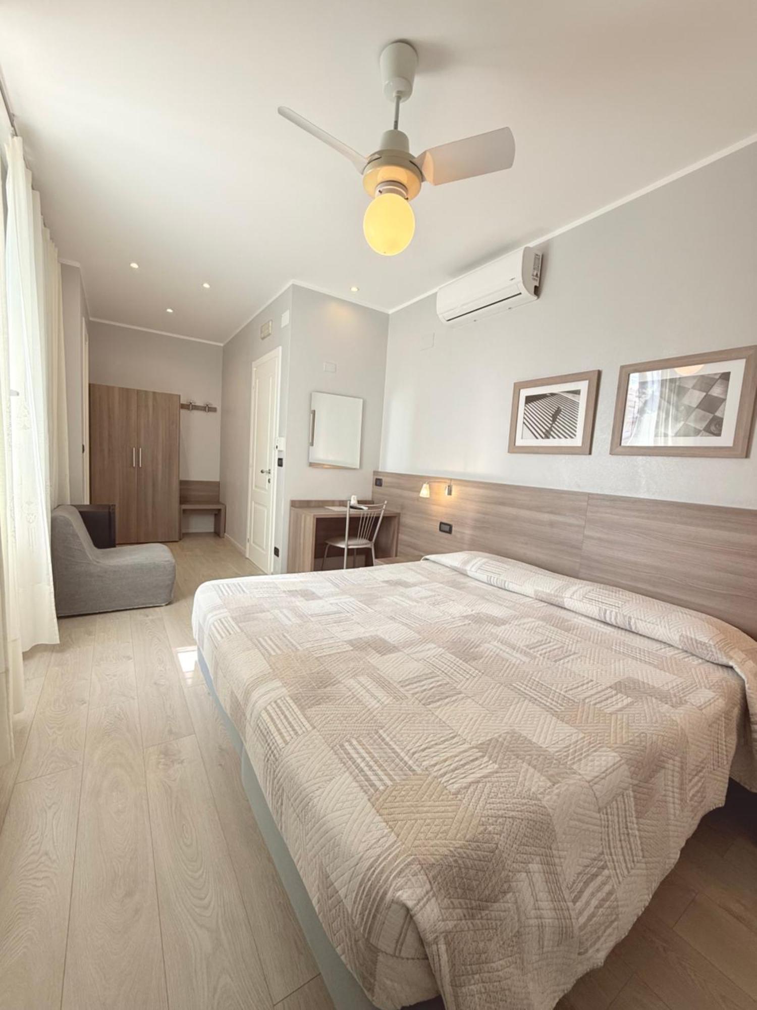 Hotel Fiorenza & Banksia Meuble Аласио Екстериор снимка