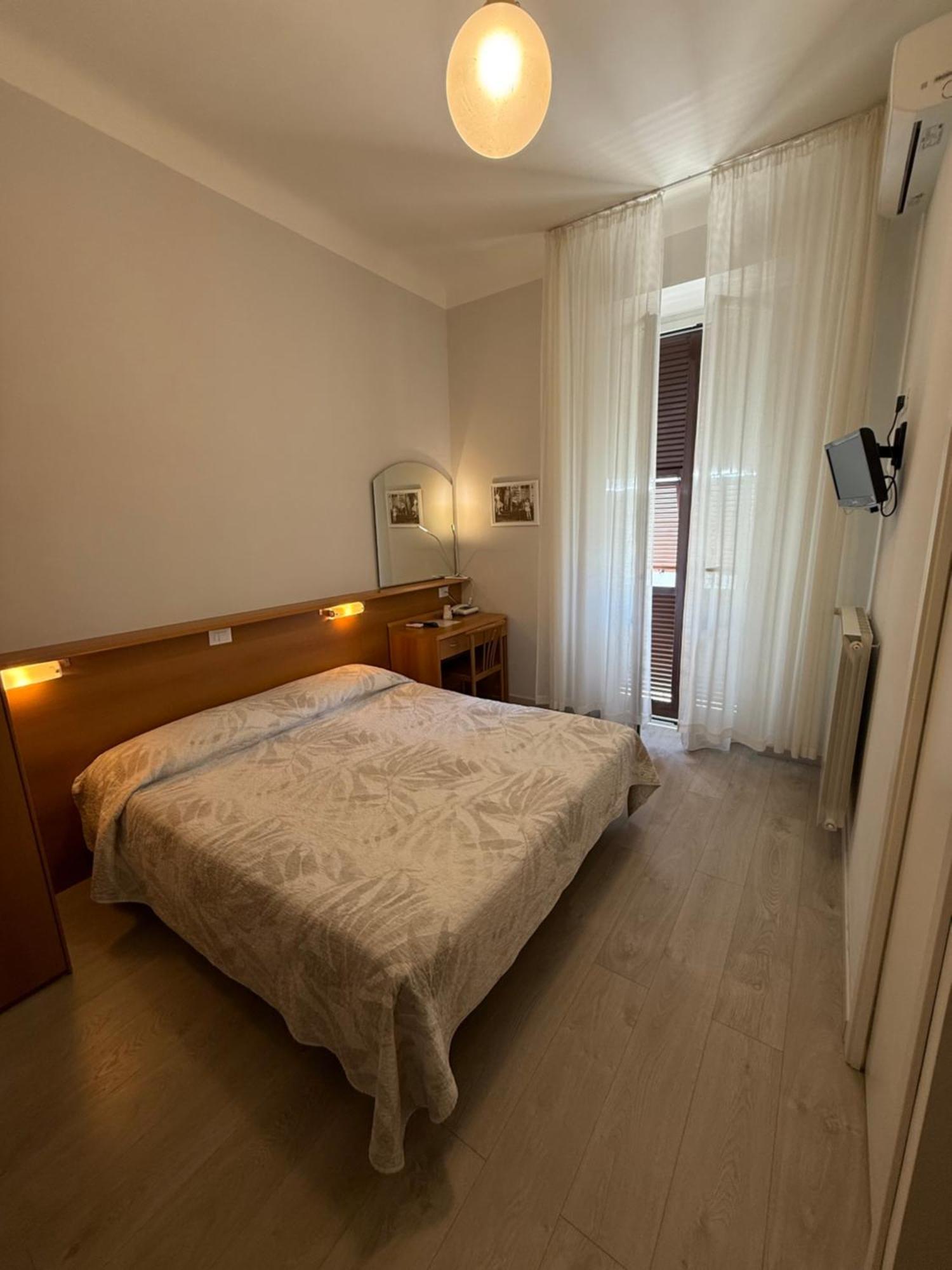 Hotel Fiorenza & Banksia Meuble Аласио Екстериор снимка