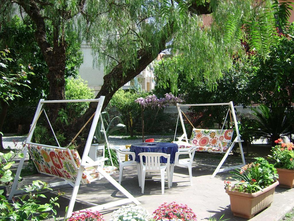 Hotel Fiorenza & Banksia Meuble Аласио Екстериор снимка