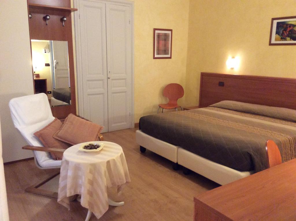 Hotel Fiorenza & Banksia Meuble Аласио Екстериор снимка