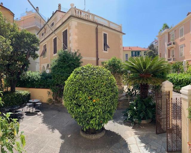 Hotel Fiorenza & Banksia Meuble Аласио Екстериор снимка