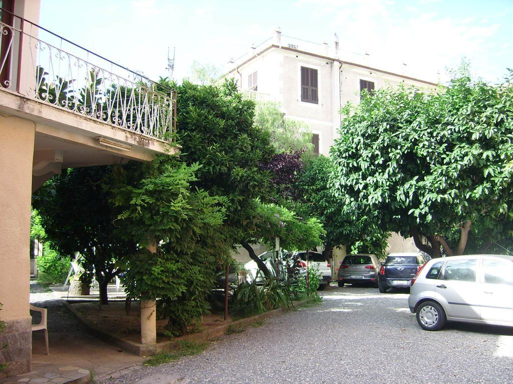 Hotel Fiorenza & Banksia Meuble Аласио Екстериор снимка