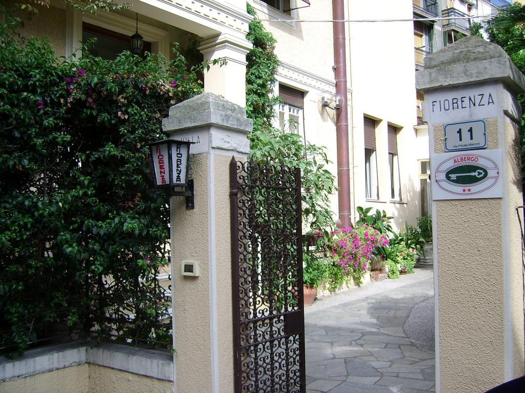 Hotel Fiorenza & Banksia Meuble Аласио Екстериор снимка