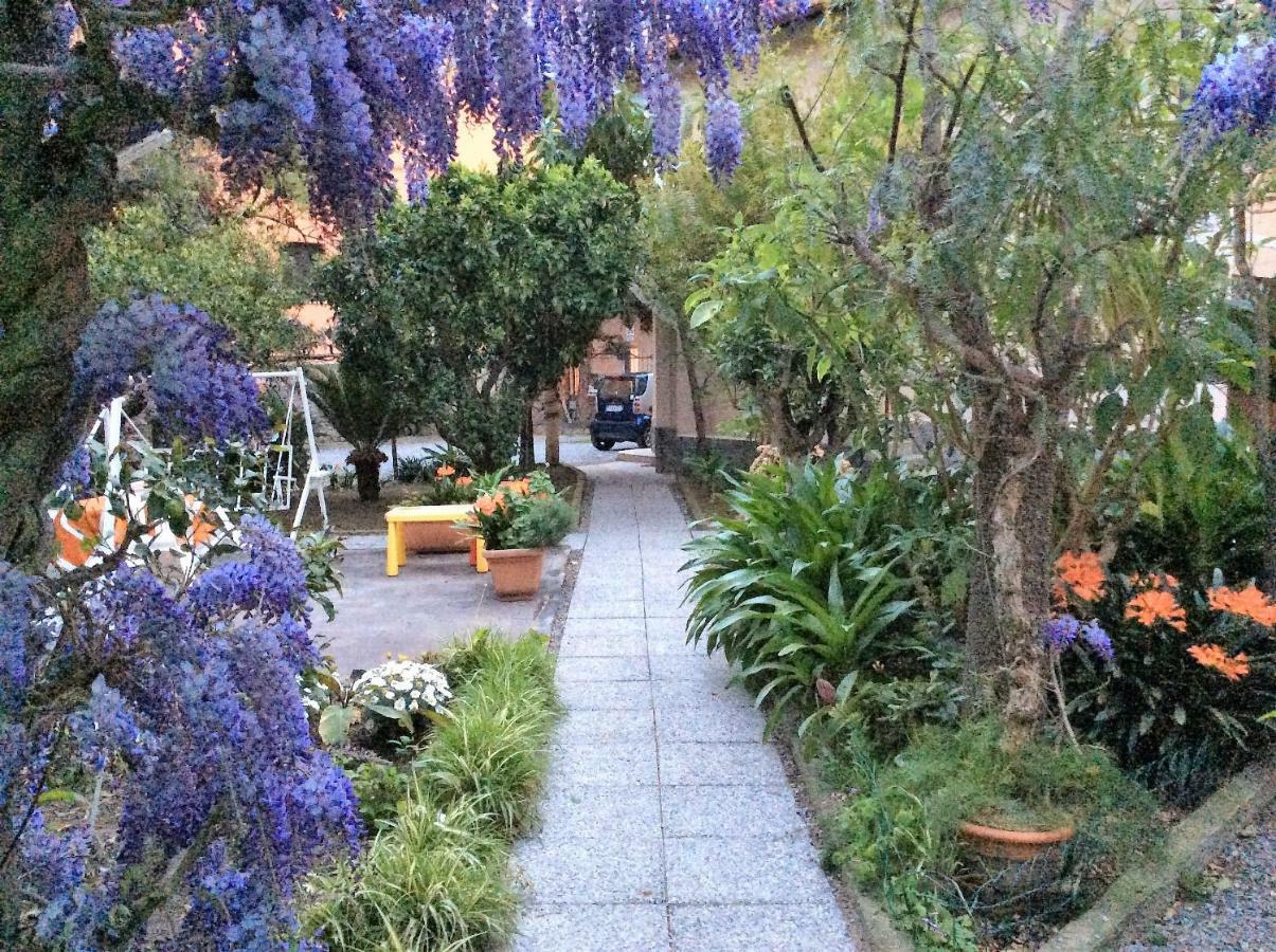 Hotel Fiorenza & Banksia Meuble Аласио Екстериор снимка